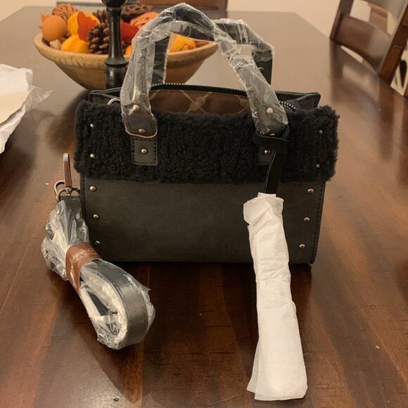 NWT Wrangler Sherpa Mini Tote Crossbody Bag - Black - Picture 5 of 12